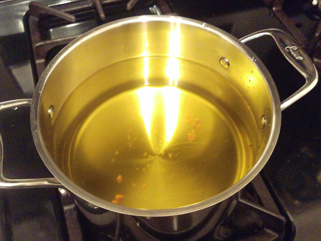 2015-08-13_8_Yellow-Dye-Water-in-Pot