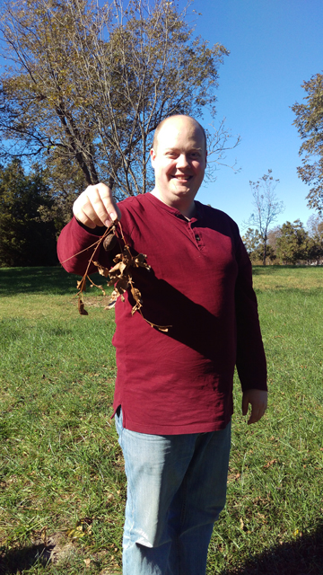 2016-11-20_3_justin-finds-a-leafy-specimen